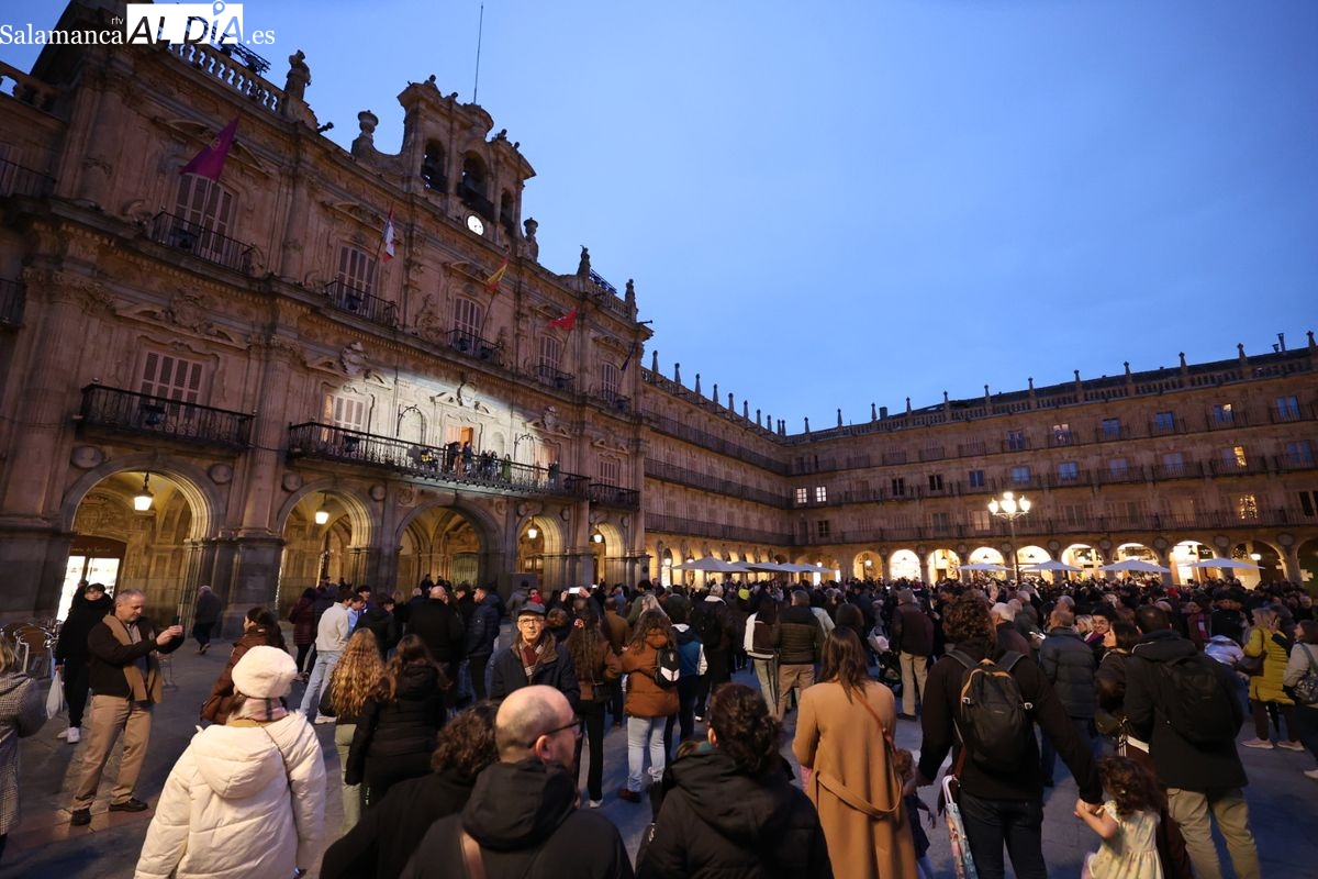 VÍDEO Y FOTOS | Los villancicos del Sacromonte de Love Flamenco traen el aire andaluz a la Plaza Mayor