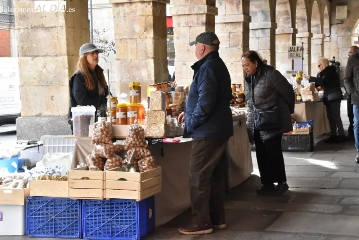 Las turroneras de La Alberca mantienen viva la tradición y regresan a los soportales de San Antonio | Imagen 1