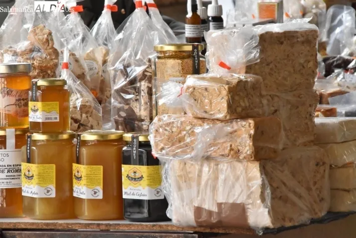 Las turroneras de La Alberca mantienen viva la tradición y regresan a los soportales de San Antonio | Imagen 2