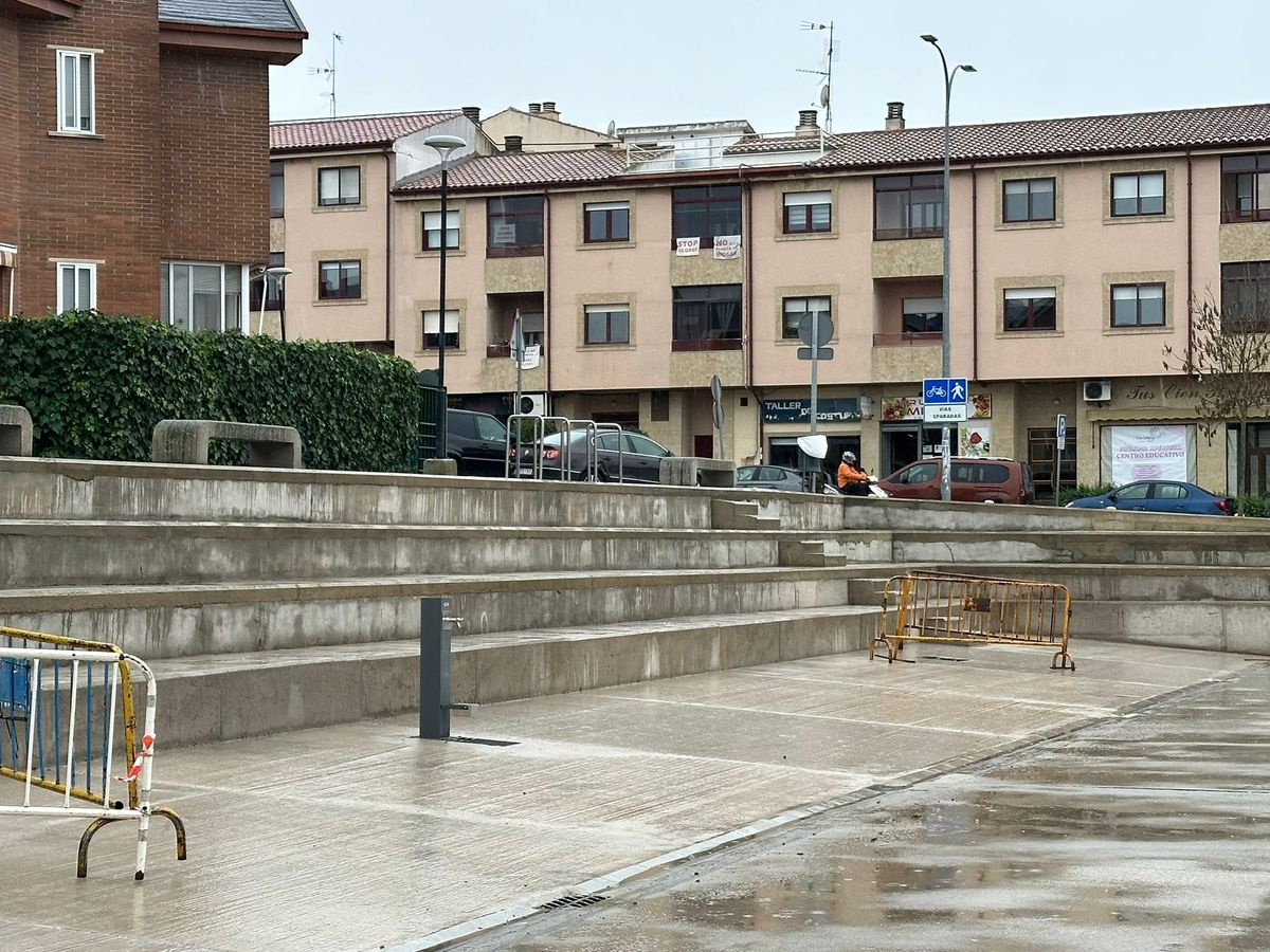 Villamayor avanza en la mejora integral de la pista deportiva de la urbanización Piedra Dorada