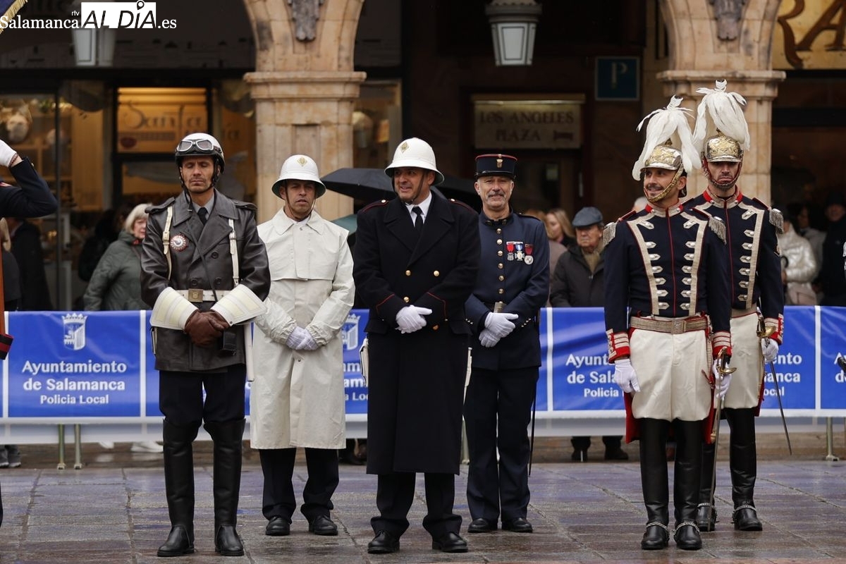 Curiosidades de la Policía Local de Salamanca: vigilar fuentes, recibir turrón en los templetes o realizar escoltas en bicicleta