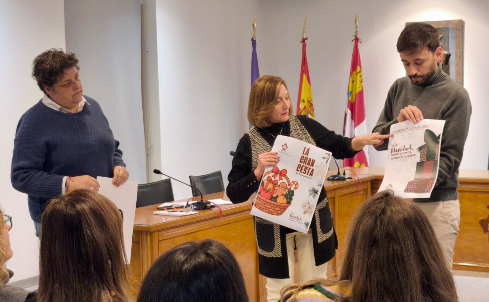 El comercio peñarandino diseña una Navidad distinta para incentivar el sector: Una cesta de navidad o escaparates iluminados, entre las ideas