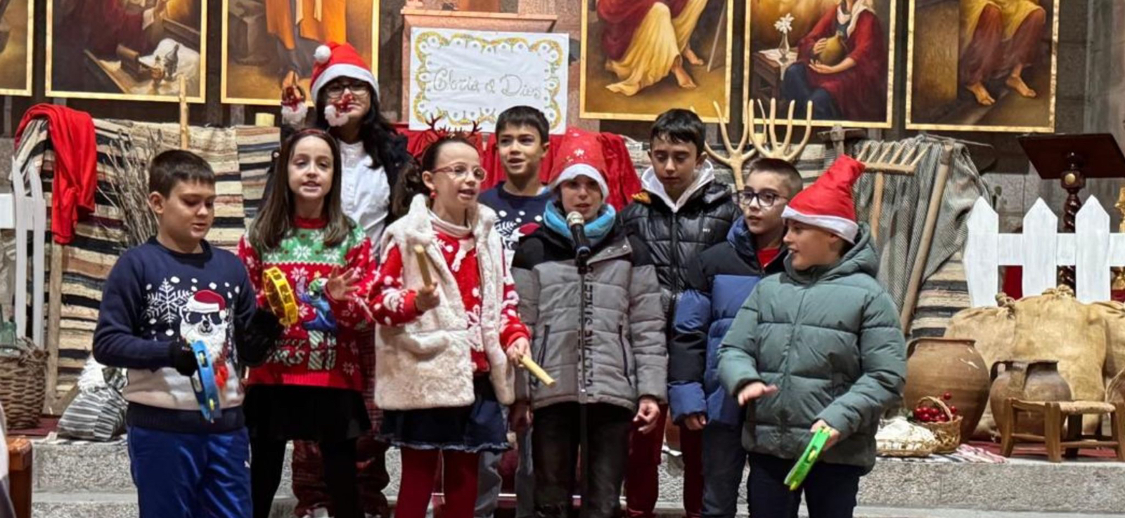 Villancicos en la parroquia para celebrar la Navidad junto a los pequeños de catequesis 