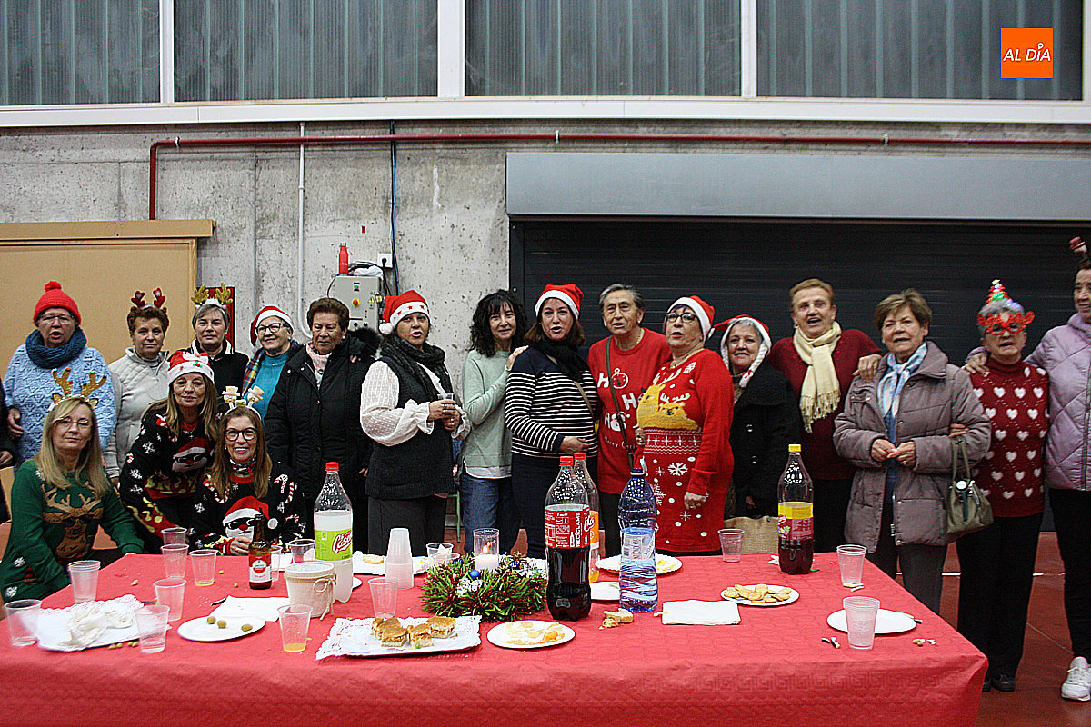 La Asociación Amanecer celebra su merienda de Navidad 