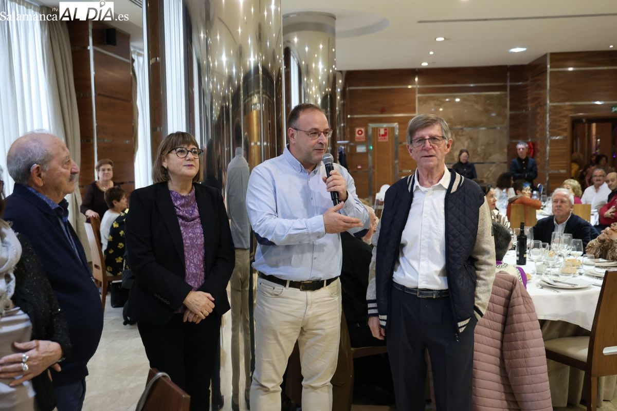 FOTOS | El concejal Roberto Martín acompaña a la Asociación de Mayores Iberdrola en su encuentro festivo