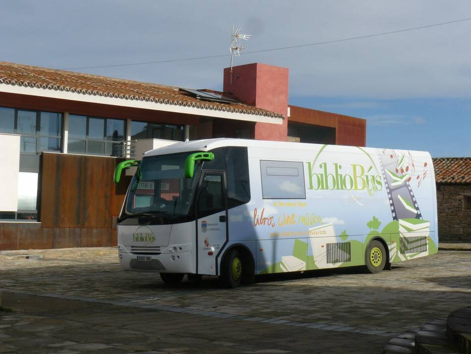 Más de 40 pueblos de Salamanca recibirán la visita de los bibliobuses esta semana