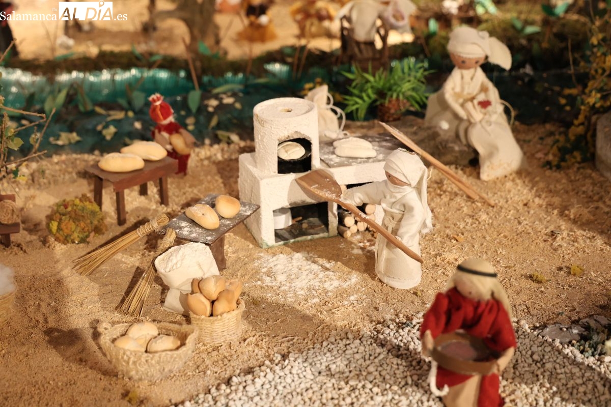 FOTOS y VÍDEO | Arroz, pipas y telas dan forma al belén artesanal de las mujeres de Fuenteguinaldo en Salamanca