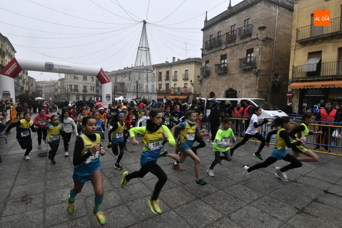 La Carrera del Turrón regresa a Ciudad Rodrigo con cerca de 900 participantes desafiando a la niebla
