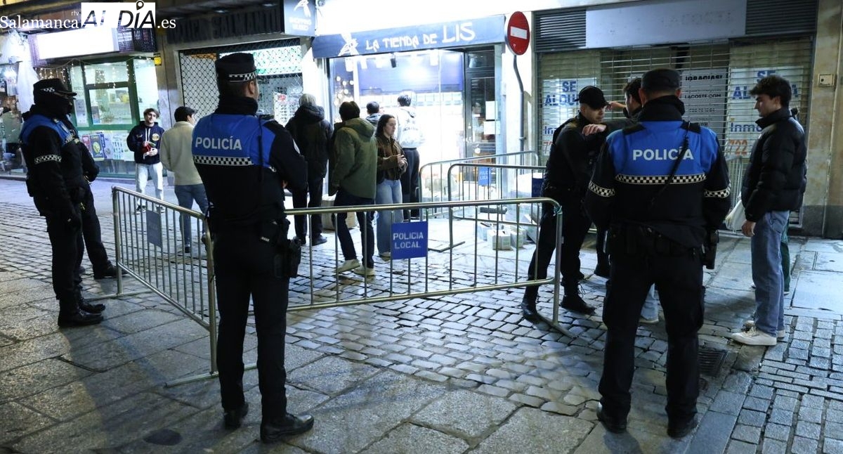 La Policía Local tramita 29 denuncias durante la Nochevieja Universitaria, la mitad por beber en la calle