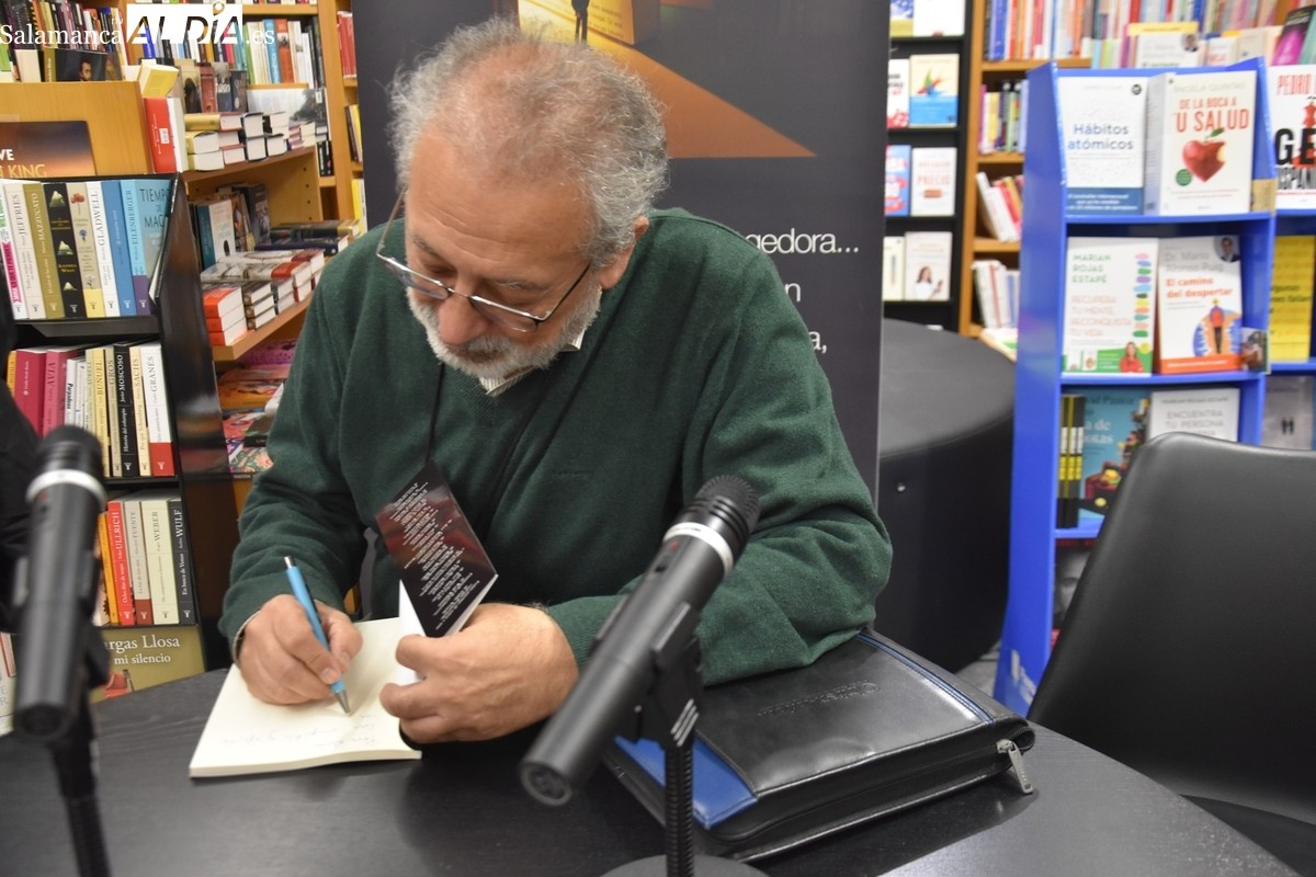 Daniel López Acuña llega a la ciudad vacía de la mano de Ediciones Vitruvio