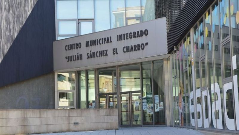 La oficina de atención ciudadana del centro municipal El Charro cierra este jueves