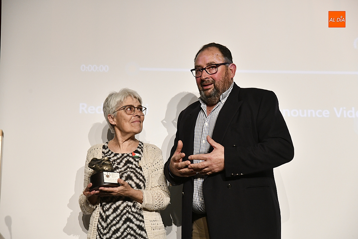 Sancti Spíritus clausura el V Festival de Teatro Aficionado Cómico y concede el FESTEACO de Honor a Esther Prieto Gómez