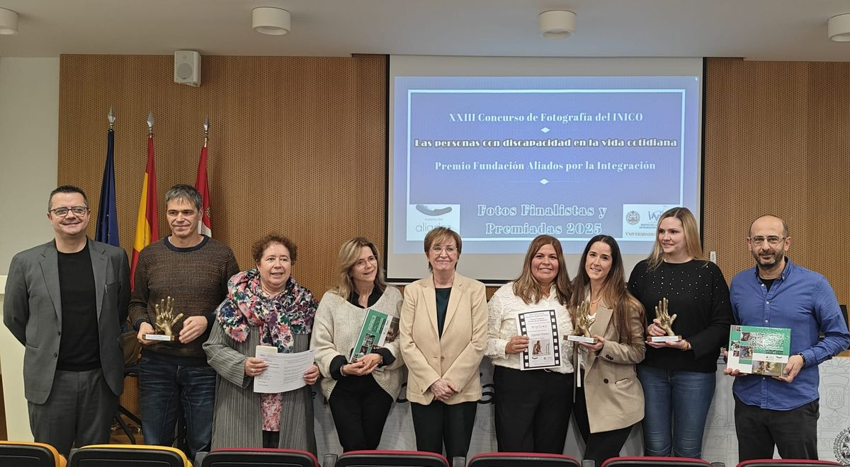 La imagen Generación selfie en el recreo gana el XXIII Concurso de Fotografía de INICO y Fundación Aliados
