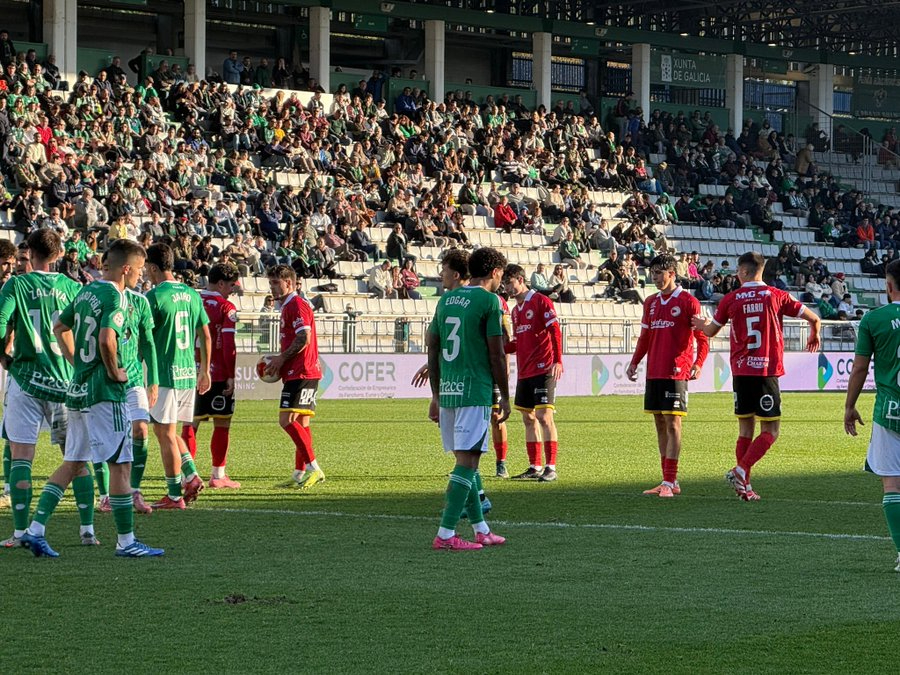 VÍDEO | Un error de Luis Roldán a última hora condena a Unionistas a la derrota en Ferrol (2-1)