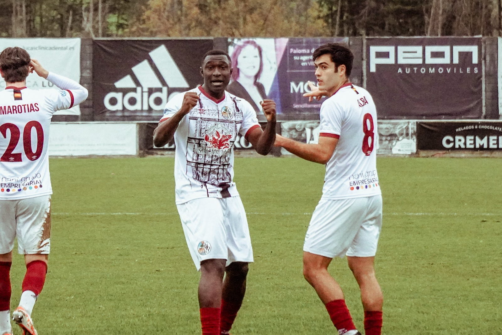 El Salamanca UDS, que duerme en playoff, despide un 2025 aciago con una merecida victoria ante un Lealtad en zona de descenso (0-1)