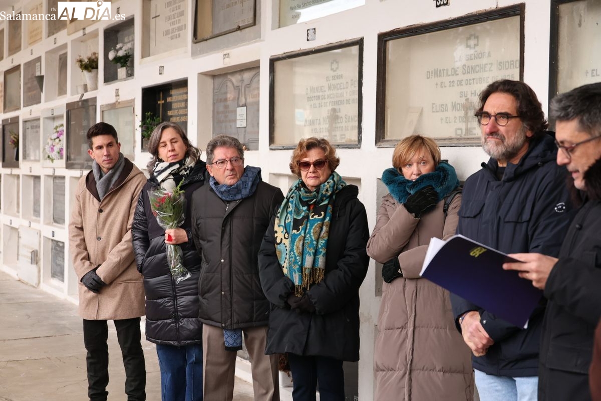 FOTOS | El homenaje a Unamuno en el cementerio de Salamanca reivindica el pensamiento crítico frente al auge de los extremismos