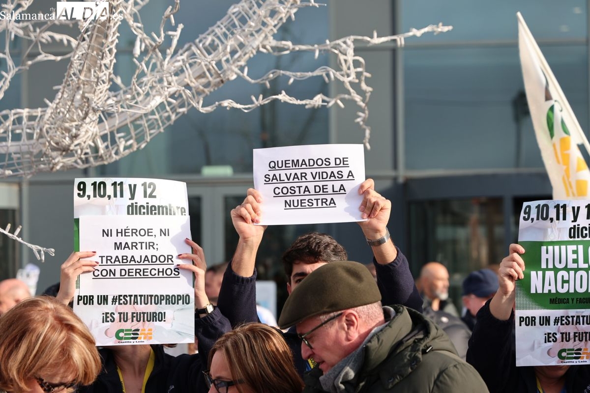 VÍDEO y FOTOS | Quemados de salvar vidas a costa de la nuestra. Huelga de médicos en Salamanca