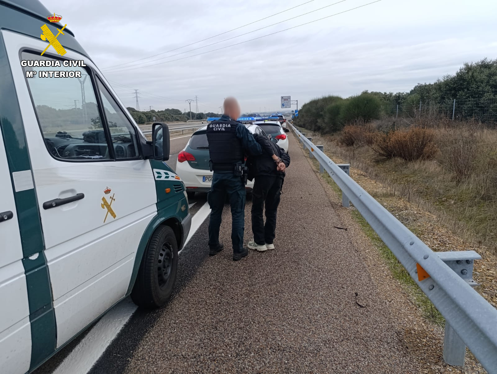 Dos detenidos y un kilo de hachís incautado tras una persecución de la Guardia Civil entre Ciudad Rodrigo y Carrascal de Barregas