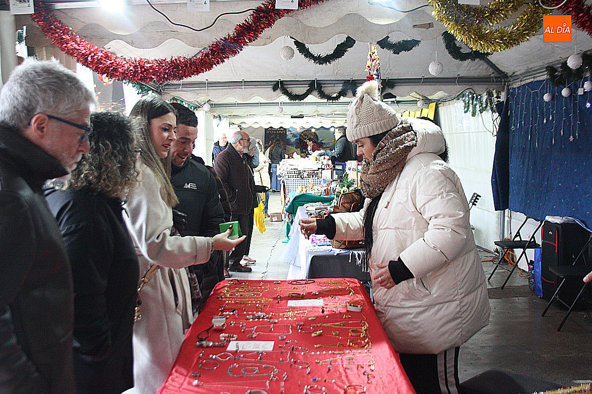 El II Mercadillo Navideño de Ciudad Rodrigo llega a su último día marcado por las lluvias