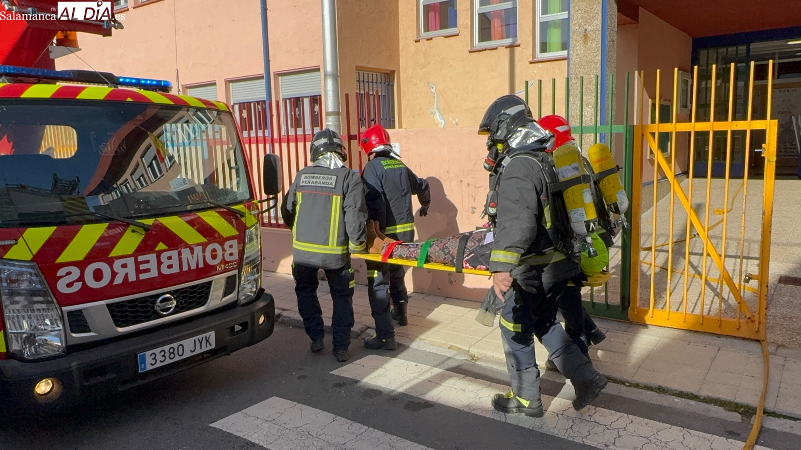 Gran despliegue de policía y bomberos para desarrollar un simulacro de emergencia en los colegios Miguel de Unamuno y Severiano Montero