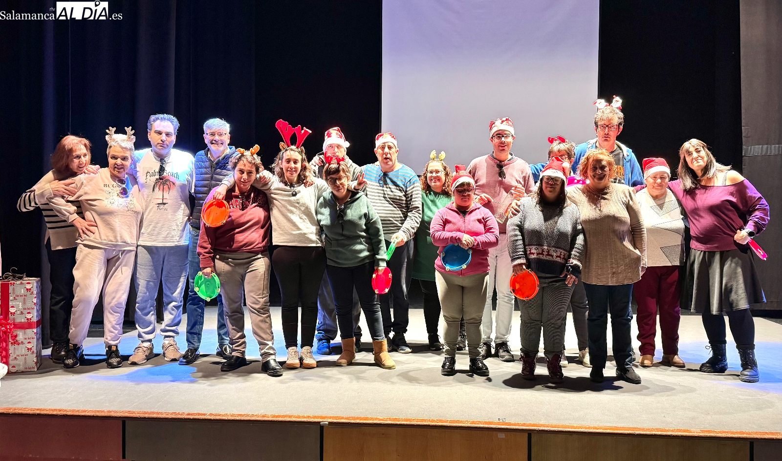 El grupo de teatro Pequeñine de Peñaranda lleva su obra Eso que tú me das a Vitigudino