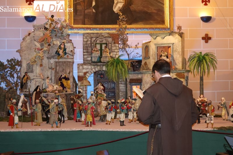 El Belén Napolitano Carmelitano abre la Navidad en Alba de Tormes con bendición y concierto–recital