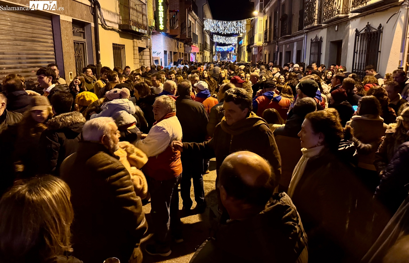 Nochebuena multitudinaria en las calles con la ruta de cortos al son de la Comparsa Peñarandina