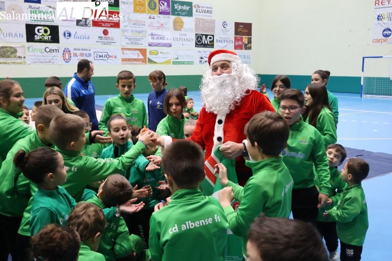 FOTOS | Las Escuelas Deportivas Piensos Durán Albense celebran su tradicional presentación navideña en el Pabellón Municipal
