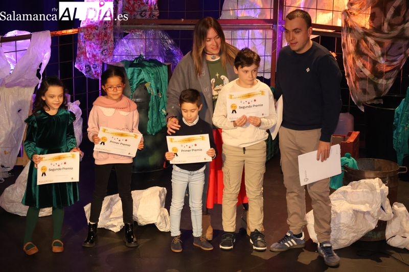 El Teatro de Alba de Tormes acoge la entrega de premios de los concursos navideños y el espectáculo Sueños de Navidad