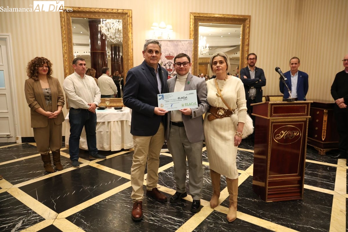 Los ingenieros técnicos industriales de Salamanca reconocen la labor de la asociación de enfermos de ELA