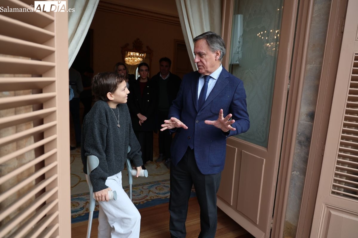 Carlos García Carbayo recibe a la salmantina María Caamaño