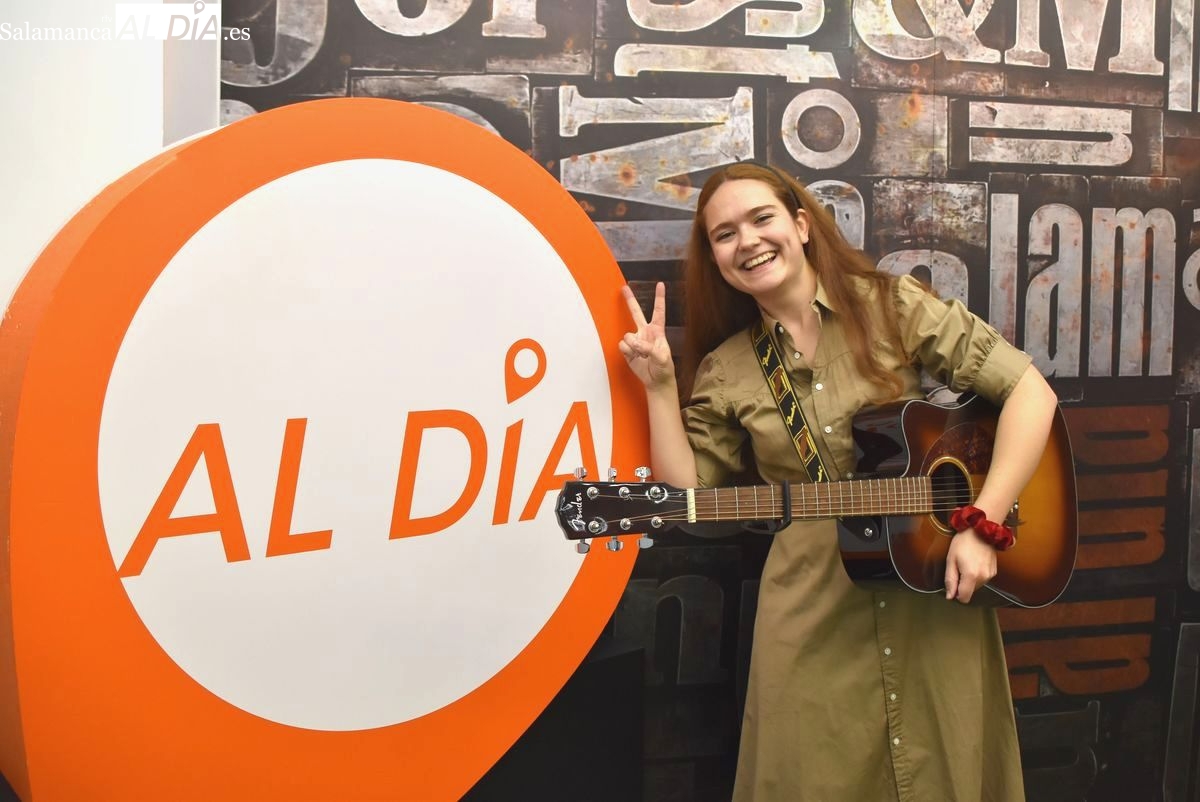 VÍDEO | La salmantina que combate el cáncer en un laboratorio, mientras consolida su banda de rock en Francia