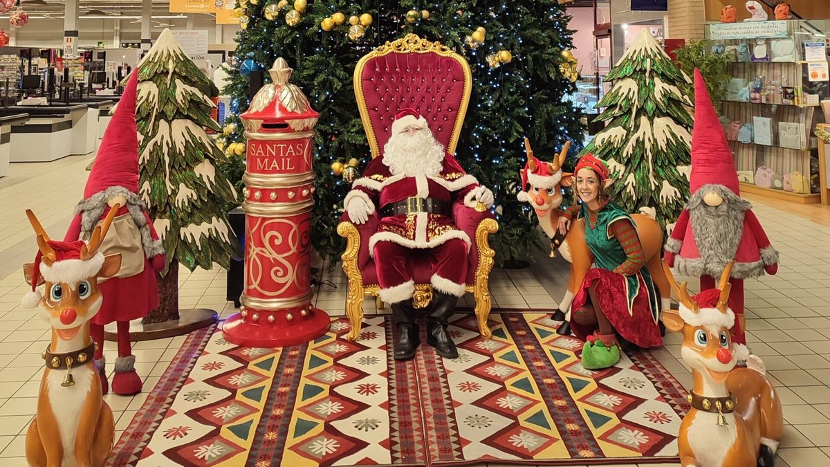 La ilusión de la Navidad llega a E.Leclerc Salamanca con la visita de Papá Noel y el Rey Mago