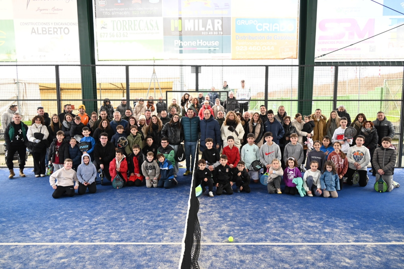 La Escuela del Club de Pádel celebra su encuentro navideño en una jornada de convivencias para todos los públicos 