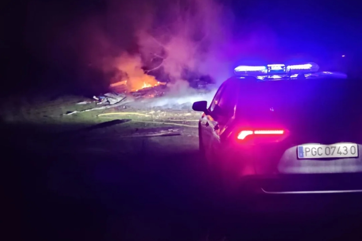 Un incendio calcina madera y pasto junto a la plaza de toros de Masueco