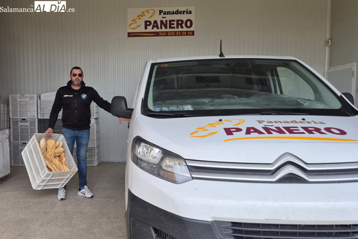 Raúl Pañero, el panadero que mantiene vivo un oficio en peligro de extinción mientras Salamanca duerme