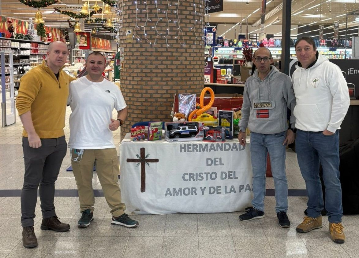 E.Leclerc Salamanca y la Hermandad del Cristo del Amor y de la Paz reúnen 286 juguetes para familias vulnerables