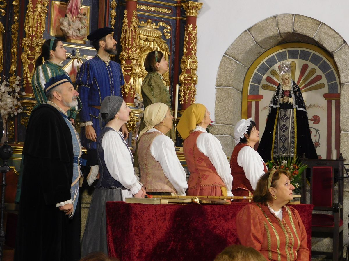 Un público entregado llena en Sanchotello para ver Buscando a Nebrija (FOTOS)