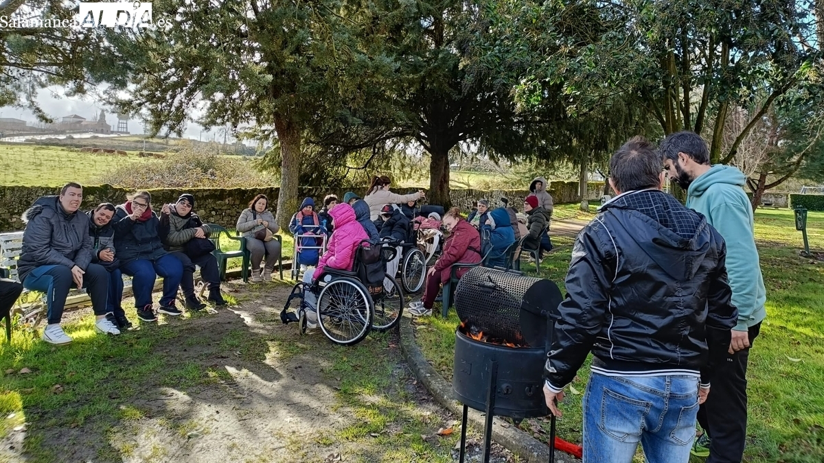 Asprodes y el Ayuntamiento de Vitigudino inauguran este jueves su decoración navideña en el Parque San Nicolás