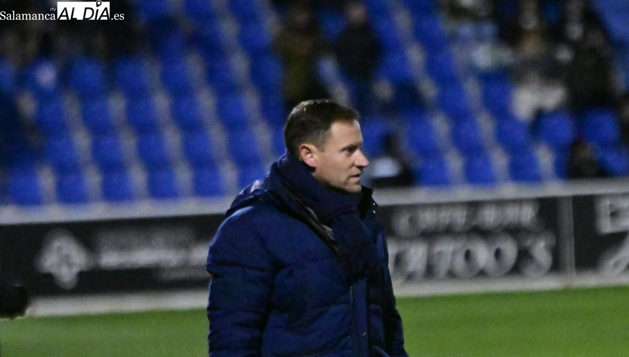 Simón confirma la baja de Prada y las molestias de Santiago para el Unionistas - Ponferradina del lunes: La defensa es un rompecabezas