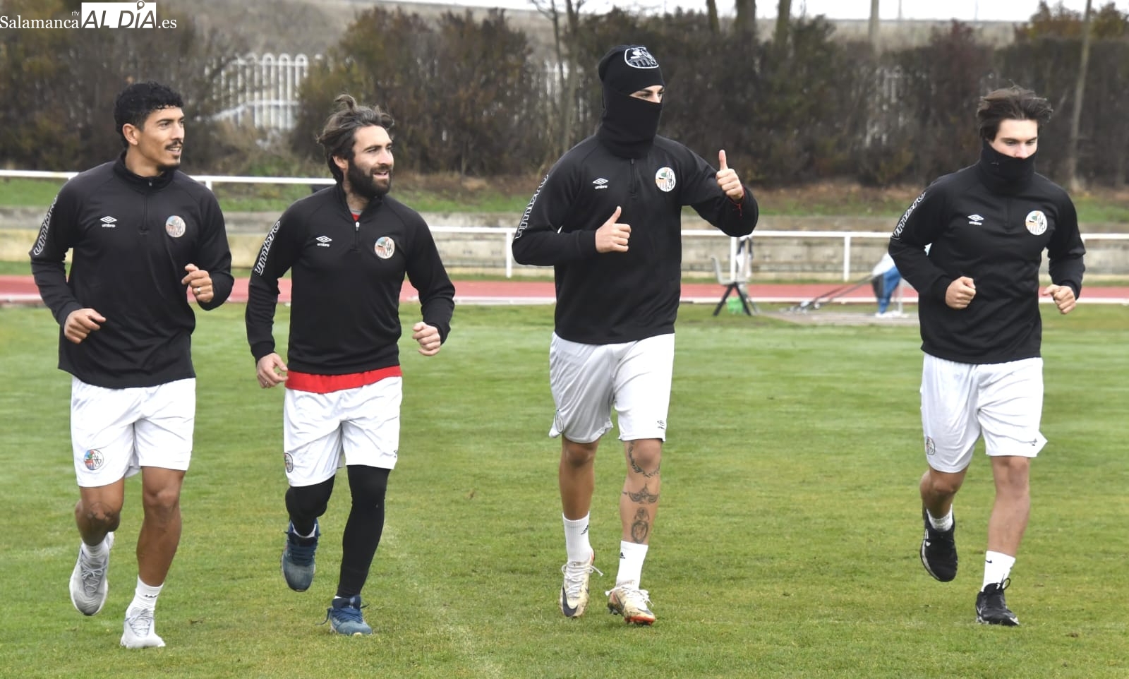 FOTOS | Salamanca UDS: Parra, a medio gas junto a Marotías, Mancebo, Servetti y Carrasco; Rivas, Davo, Dani H y Hugo Marcos, KO