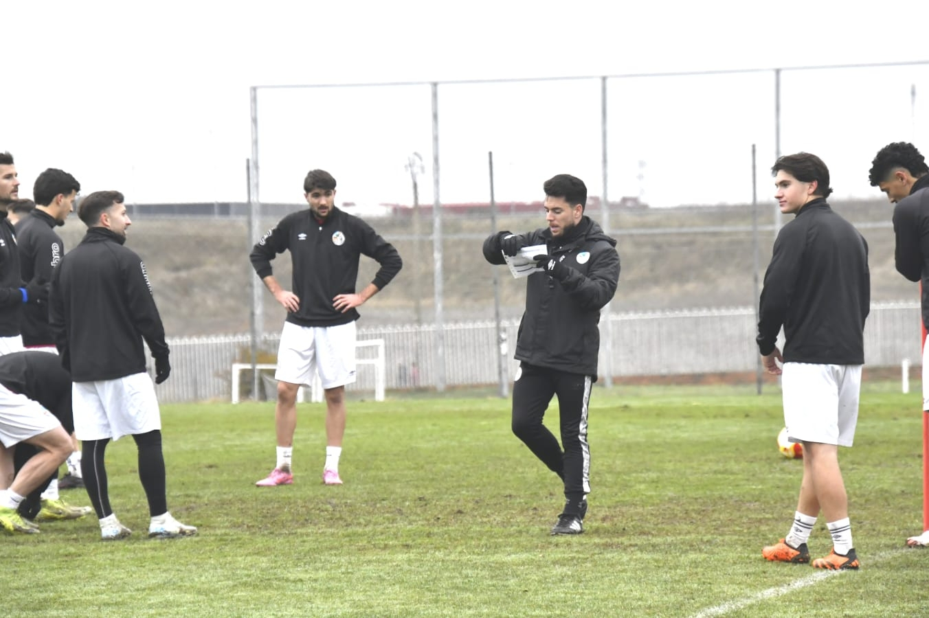 Jorge García apunta al césped del Lealtad como clave para el partido del Salamanca UDS: Puede estar muy blandito