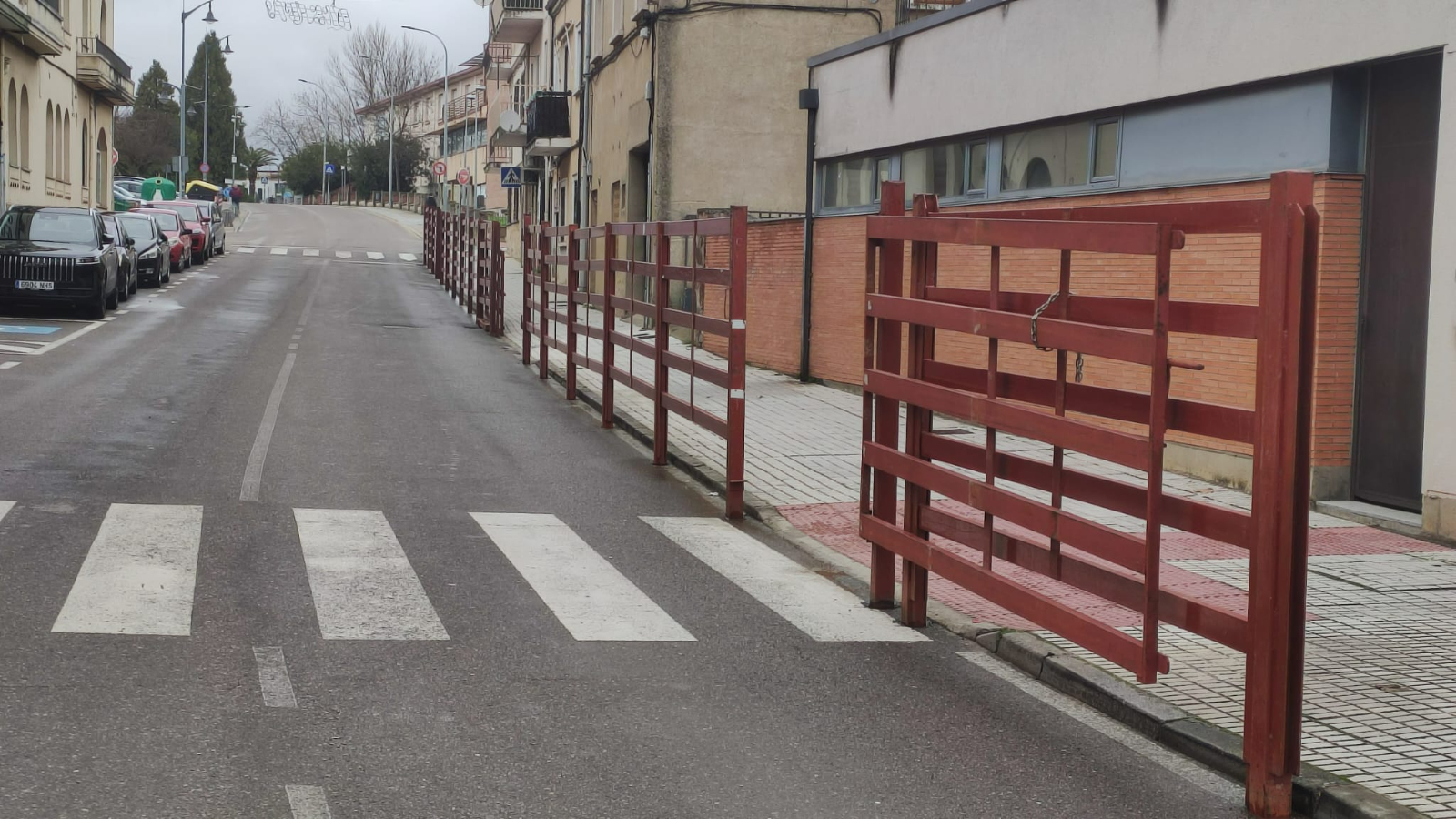 Comienza la instalación de las agujas en la Avenida Conde de Foxá para el Toro de San Sebastián