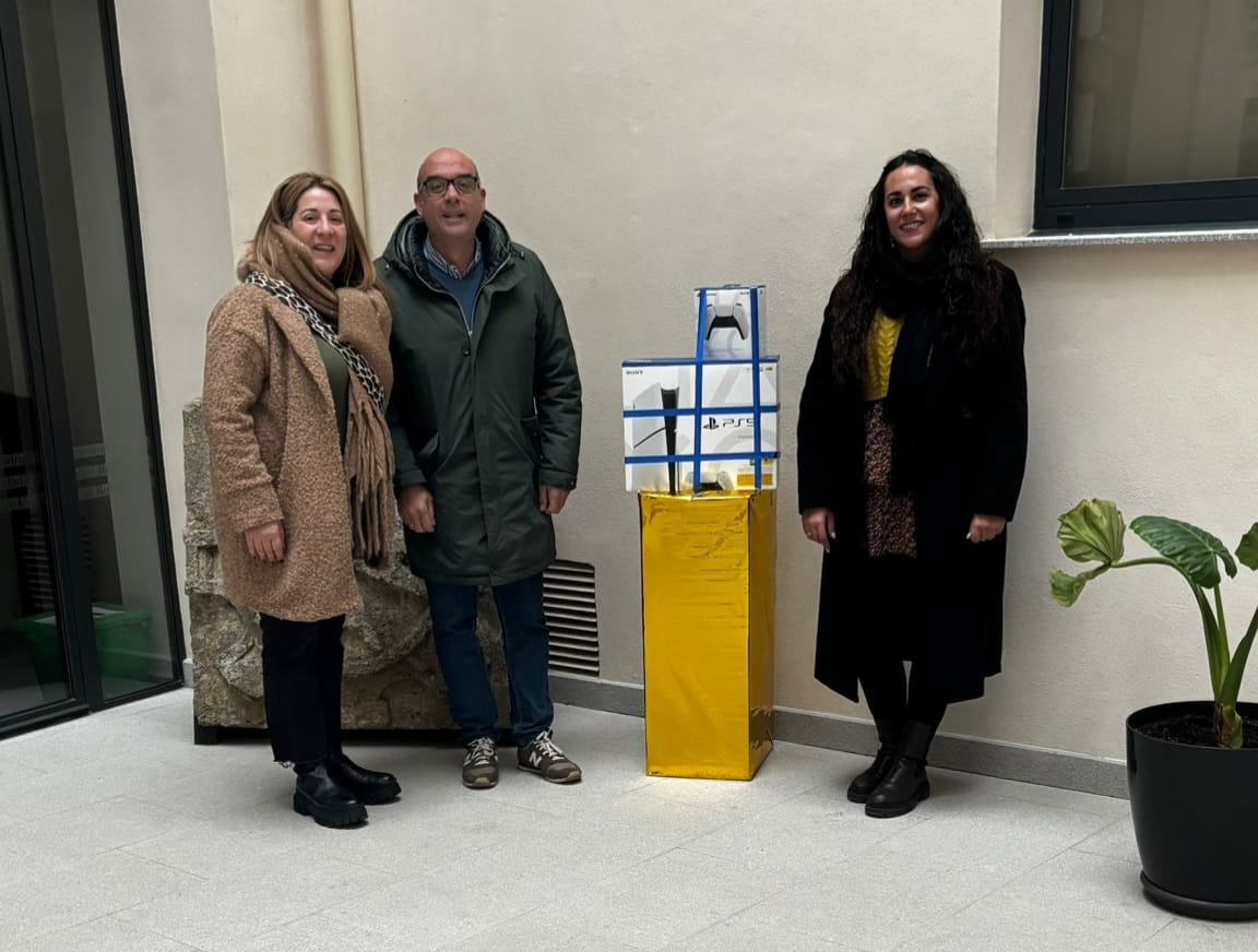 Una PlayStation 5 con dos mandos se suma al sorteo del día 3 de enero