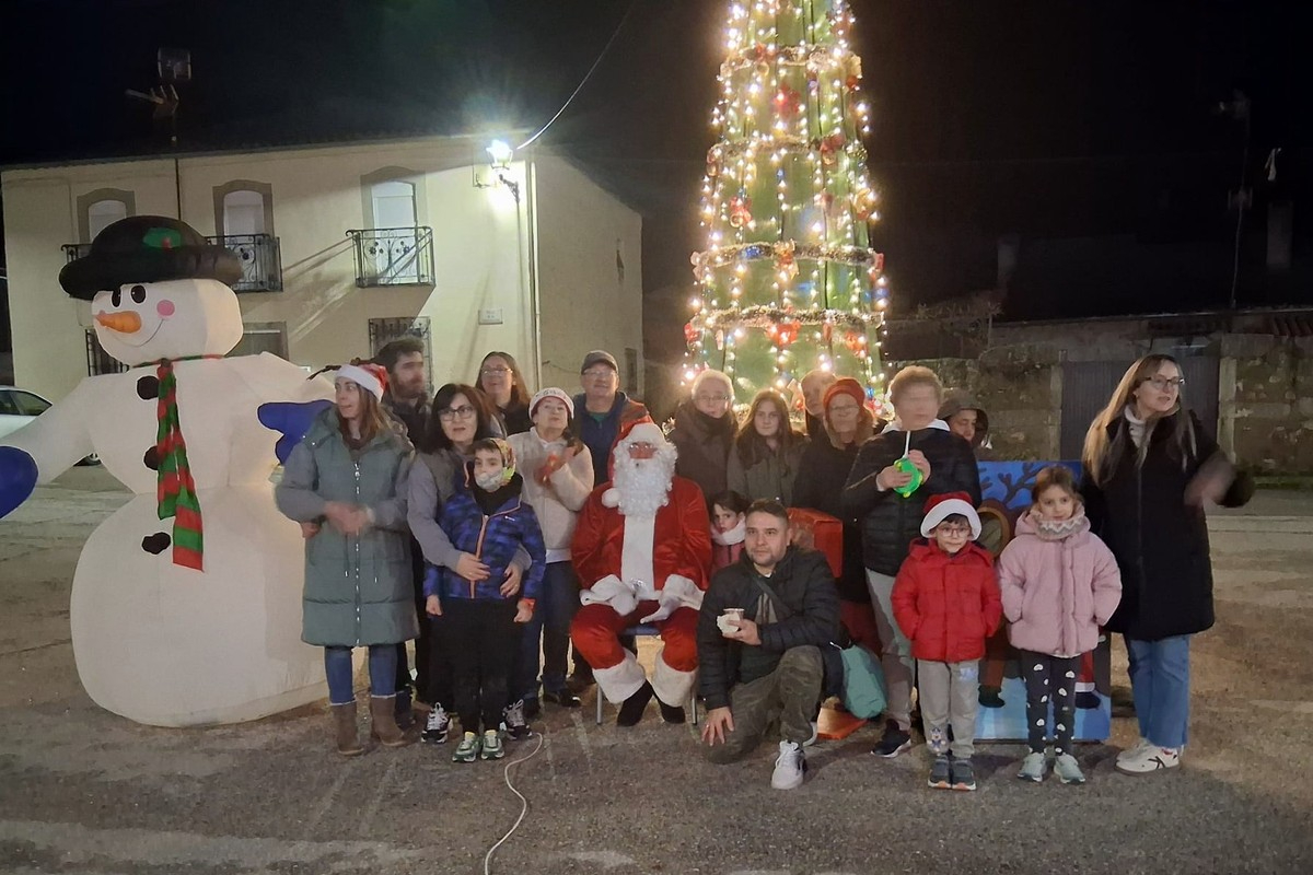 La magia de la Navidad inunda Bañobárez con la visita de Papá Noel y un dulce taller de repostería