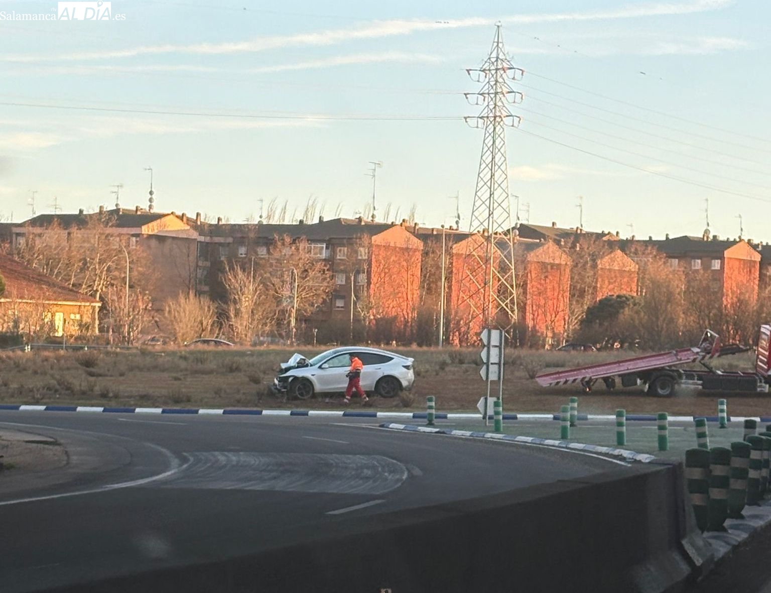 Un bebé y un adulto, implicados en una colisión entre un turismo y un camión