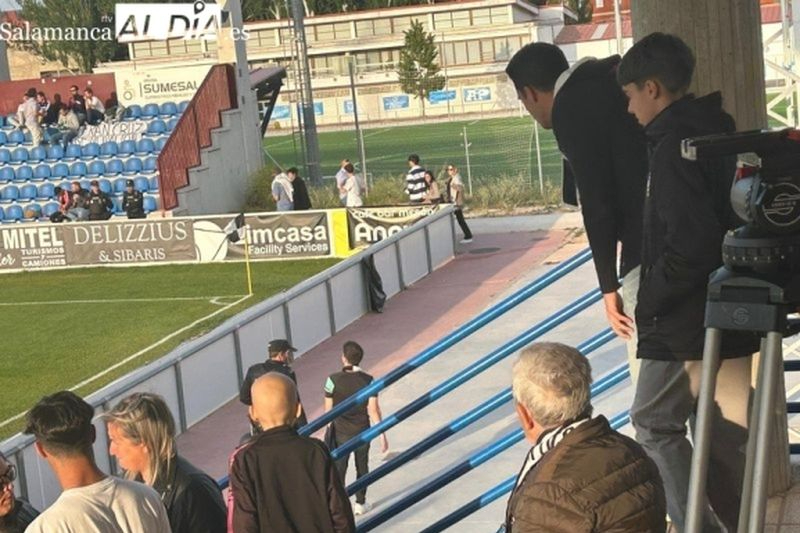 Multa de 3.001 euros a Unionistas por el salto de un aficionado al terreno de juego del Reina Sofía en 2023