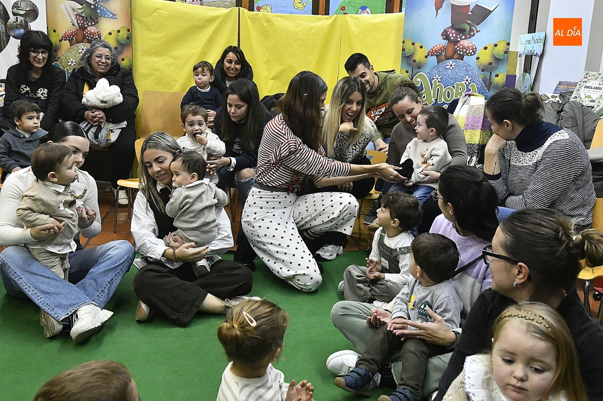 Una mañana de cuentos en la Biblioteca Municipal 
