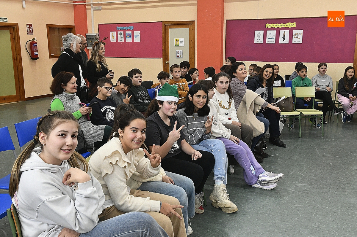 Concurrido Bingo Musical en el CEIP Miróbriga junto a AFAD
