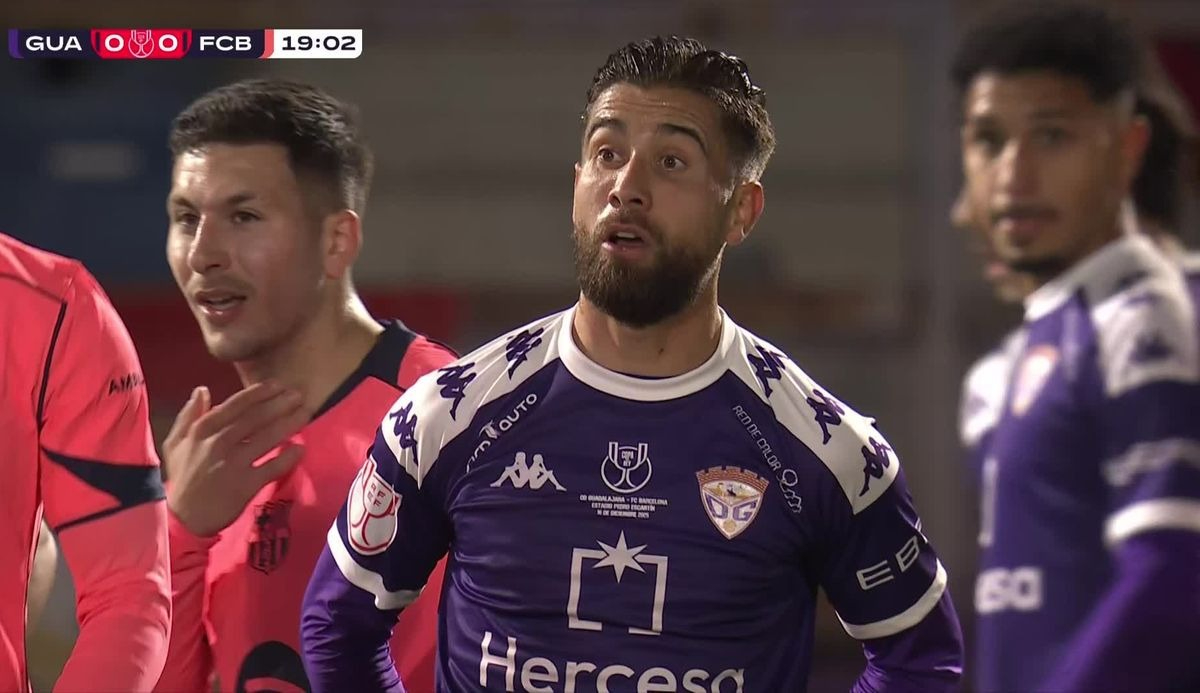 Borja Díaz, ex de Unionistas, se erige como el Sergio Ramos del Guadalajara y acapara los focos en la visita del Barça